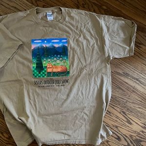 Collectors item! Sisters quilt show 2006 event T-shirt.